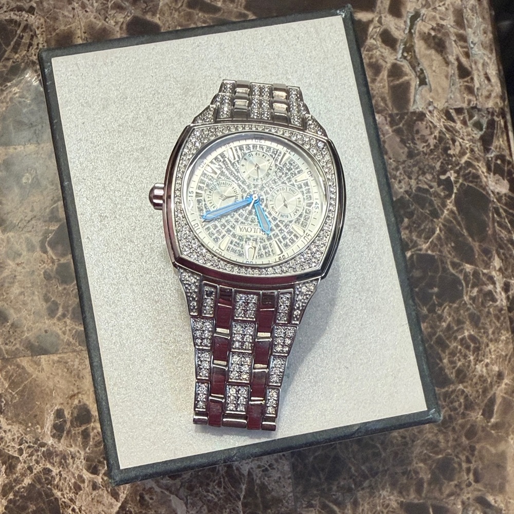 Elegant Silver and Blue Men's Watch
